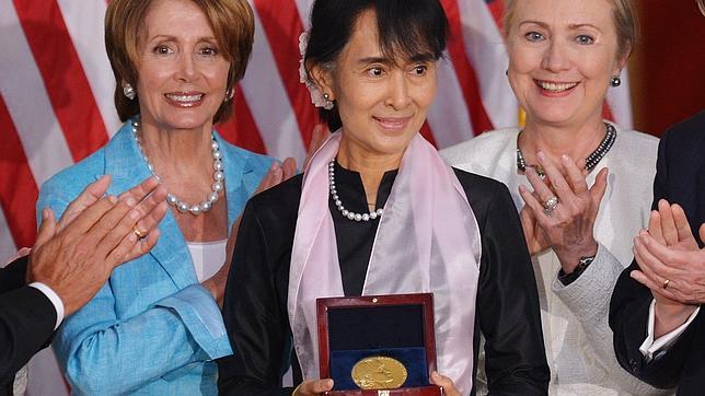 El Congreso de EE.UU. entrega la medalla de oro a Suu Kyi