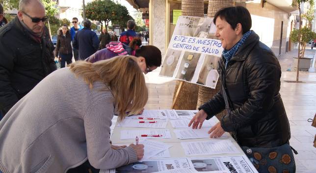 IU recoge ms de 400 firmas por la precariedad del ambulatorio