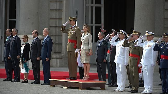 Acto de salutación de las FF.AA y Guardia Civil al Rey