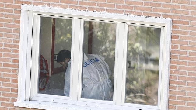 La policía científica inspecciona la casa de la familia del pederasta de Ciudad Lineal Antonio Ángel Ortiz