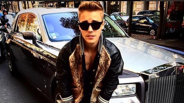 Justin Bieber se deja crecer el bigote