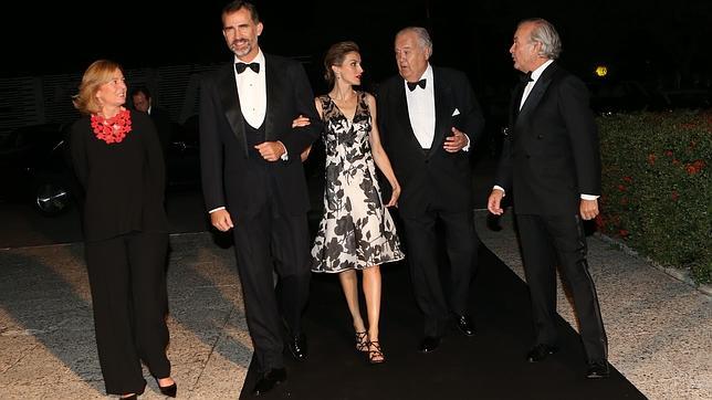 Doña Letizia estrena un diseño de Carolina Herrera en los Premios Mariano de Cavia