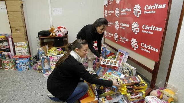 Una campaña de recogida de juguetes en Cáritas Córdoba