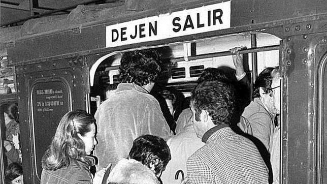 Hora punta en el Metro de Madrid en 1977