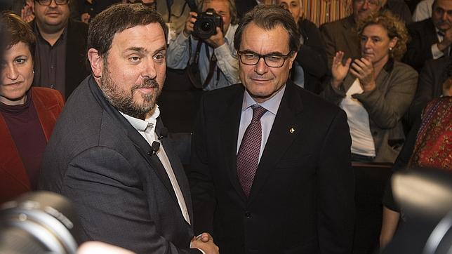 Oriol Junqueras y Artur Mas, en la conferencia que el líder de ERC pronunció en el Palacio de Congresos