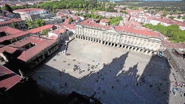 Plaza del Obradoiro, con la sombra de la Catedral