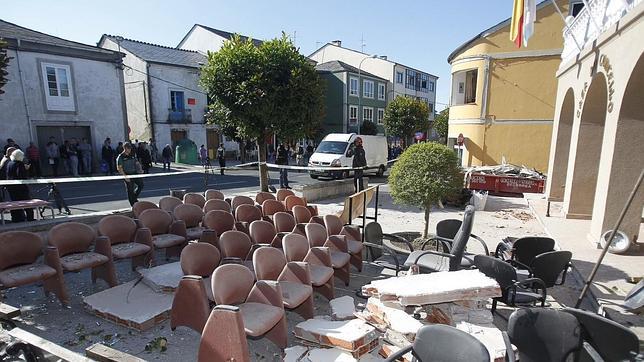 Estado en el que quedó el concello de Baralla después de la explosión