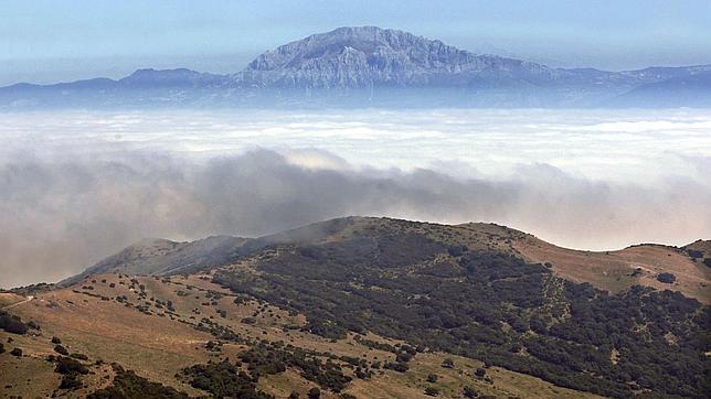 En ocasiones la temperatura a ras del suelo es inferior a la de als cumbres, formándose nieblas