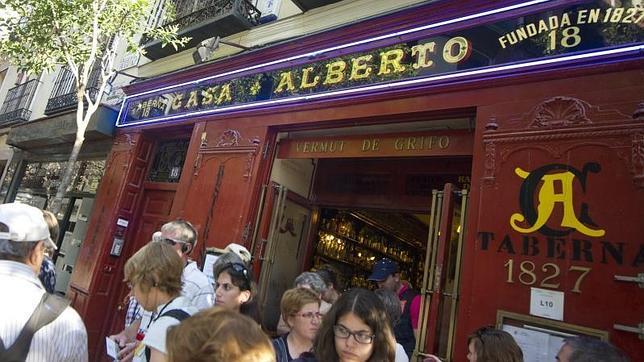 La puerta de entrada a Casa Alberto, la taberna fundada en 1827