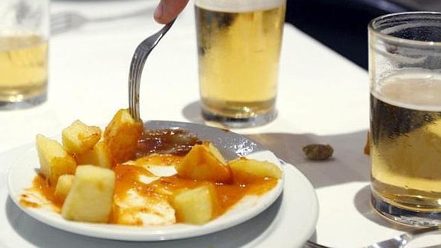 Diez sitios imprescindibles para comer patatas bravas en España