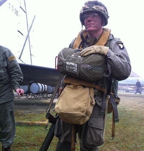 Operador de Bazooka preparado para saltar