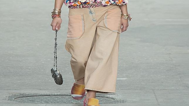 Pantalones anchos con caída, desfile de primavera-verano 2015, Chanel