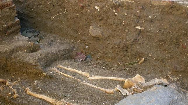 Las excavaciones arqueológicas realizadas junto a la iglesia de Santa María del Castillo, en Buitrago de Lozoya