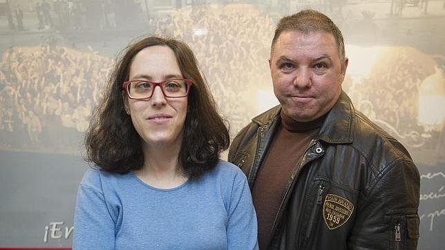 Beatriz Pérez y Alfonso Moreno forman a otros jóvenes en una técnica conocida como lectura fácil