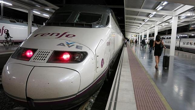 Renfe habilita líneas directas de AVE de Alicante a Sevilla durante la Feria de Abril