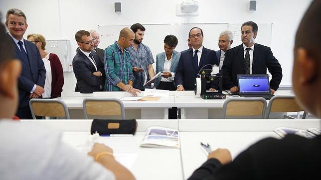 Hollande durante la visita a una escuela secundaria cerca de París, el pasado mes de septiembre