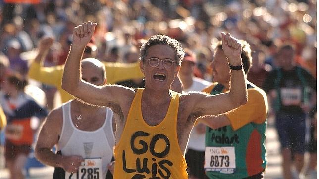 El psiquiatra Luis Rojas Marcos durante la maratón de Nueva York