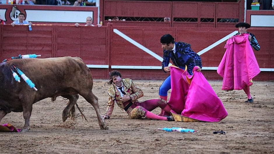 Así Fue La Espeluznante Cogida A Juan José Padilla